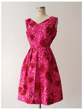 Charger l'image dans la galerie, 1950s 1960s - Stunning Roseprint Satin Silk Dress - W29 (74cm)
