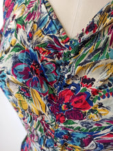 Cargar imagen en el visor de la galería, 1940s - GERMANY - Spectacular Floral Cold Rayon Silk Dress - W29 (74cm)
