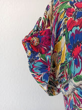 Cargar imagen en el visor de la galería, 1940s - GERMANY - Spectacular Floral Cold Rayon Silk Dress - W29 (74cm)
