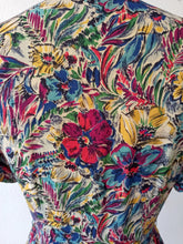 Cargar imagen en el visor de la galería, 1940s - GERMANY - Spectacular Floral Cold Rayon Silk Dress - W29 (74cm)
