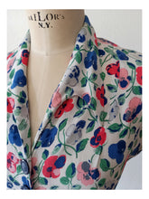 Laden Sie das Bild in den Galerie-Viewer, 1930s 1940s - Adorable Floral Silk Crepe Dress - W32 (82cm)
