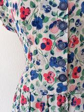 Laden Sie das Bild in den Galerie-Viewer, 1930s 1940s - Adorable Floral Silk Crepe Dress - W32 (82cm)
