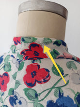 Laden Sie das Bild in den Galerie-Viewer, 1930s 1940s - Adorable Floral Silk Crepe Dress - W32 (82cm)
