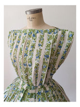 Load image into Gallery viewer, 1950s - Precious Floral Cotton Dress - W29 (74cm)
