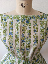 Load image into Gallery viewer, 1950s - Precious Floral Cotton Dress - W29 (74cm)
