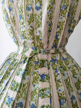 Load image into Gallery viewer, 1950s - Precious Floral Cotton Dress - W29 (74cm)
