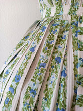 Load image into Gallery viewer, 1950s - Precious Floral Cotton Dress - W29 (74cm)
