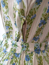 Load image into Gallery viewer, 1950s - Precious Floral Cotton Dress - W29 (74cm)
