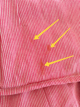 Laden Sie das Bild in den Galerie-Viewer, 1940s - Gorgeous Red Stripes Workwear Blouse - Sz 52
