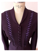 Cargar imagen en el visor de la galería, 1940s - Superb Dark Purple Rayon Dress - W33 (84cm)
