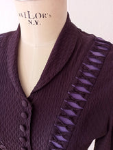 Cargar imagen en el visor de la galería, 1940s - Superb Dark Purple Rayon Dress - W33 (84cm)
