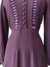 Cargar imagen en el visor de la galería, 1940s - Superb Dark Purple Rayon Dress - W33 (84cm)
