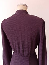 Cargar imagen en el visor de la galería, 1940s - Superb Dark Purple Rayon Dress - W33 (84cm)
