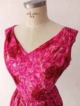 Charger l'image dans la galerie, 1950s 1960s - Stunning Roseprint Satin Silk Dress - W29 (74cm)
