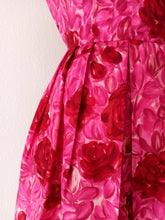 Charger l'image dans la galerie, 1950s 1960s - Stunning Roseprint Satin Silk Dress - W29 (74cm)
