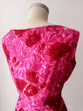 Charger l'image dans la galerie, 1950s 1960s - Stunning Roseprint Satin Silk Dress - W29 (74cm)
