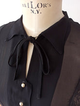 Cargar imagen en el visor de la galería, 1940s 1950s - Exquisite Black Silk Gauze Blouse - W34.5 (88cm)
