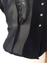 Cargar imagen en el visor de la galería, 1940s 1950s - Exquisite Black Silk Gauze Blouse - W34.5 (88cm)
