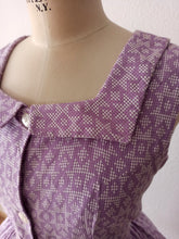 Laden Sie das Bild in den Galerie-Viewer, 1950s - LA FAVORITE, France - Gorgeous Purple Dress - W31.5 (80cm)
