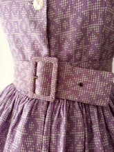 Laden Sie das Bild in den Galerie-Viewer, 1950s - LA FAVORITE, France - Gorgeous Purple Dress - W31.5 (80cm)
