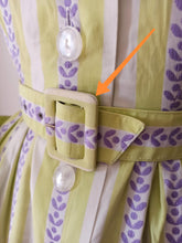 Laden Sie das Bild in den Galerie-Viewer, 1950s - MARIE BONHEUR, Paris - Exquisite Lime Purple Dress - W28.5 (72cm)
