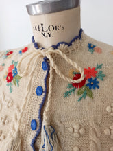 Charger l'image dans la galerie, 1940s - GERMANY/AUSTRIA - Adorable Embroidered Soft Wool Cardigan - Sz S/M
