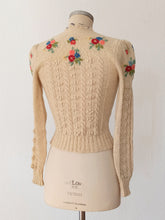 Charger l'image dans la galerie, 1940s - GERMANY/AUSTRIA - Adorable Embroidered Soft Wool Cardigan - Sz S/M
