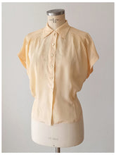 Charger l'image dans la galerie, 1940s - GERMANY - Exquisite Silk Blouse - Sz 44
