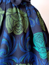 Charger l'image dans la galerie, 1950s - G &amp; W - Stunning Textured Roses Cotton Dress - W29 (74cm)
