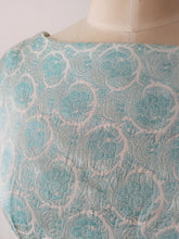 Laden Sie das Bild in den Galerie-Viewer, 1950s 1960s - SUSANNE ERICHSEN - Adorable Turquoise Roses Dress - W26 (66cm)
