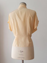 Charger l'image dans la galerie, 1940s - GERMANY - Exquisite Silk Blouse - Sz 44
