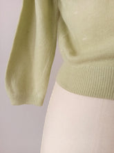 Cargar imagen en el visor de la galería, 1950s - BALLANTYNE, Scotland - Seagulls Green Cashmere Cardigan - Sz 38
