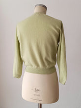 Cargar imagen en el visor de la galería, 1950s - BALLANTYNE, Scotland - Seagulls Green Cashmere Cardigan - Sz 38
