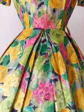 Load image into Gallery viewer, 1950s 1960s - DEADSTOCK - Stunning Roseprint Cotton Dress - W25 (64cm)
