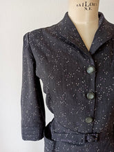 Laden Sie das Bild in den Galerie-Viewer, 1940s - FRANCE - Superb Atomic Print Cotton Dress - W33 (84cm)
