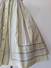 Charger l'image dans la galerie, 1950s - HASERL &amp; HOSERL - Adorable  Cotton Dress - W25 (64cm)
