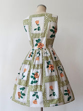 Charger l'image dans la galerie, 1950s - Adorable Green Roseprint Cotton Dress - W27 (68cm)
