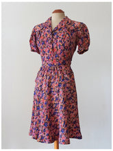 Charger l'image dans la galerie, 1930s - FRANCE - Adorable Floral Crepe Dress - W27 (68cm)
