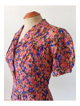Charger l'image dans la galerie, 1930s - FRANCE - Adorable Floral Crepe Dress - W27 (68cm)

