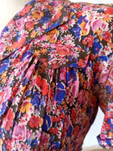 Charger l'image dans la galerie, 1930s - FRANCE - Adorable Floral Crepe Dress - W27 (68cm)
