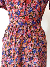 Charger l'image dans la galerie, 1930s - FRANCE - Adorable Floral Crepe Dress - W27 (68cm)
