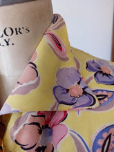 Cargar imagen en el visor de la galería, 1940s - Stunning Yellow Floral Dress - W26 (66cm)
