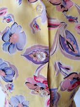Cargar imagen en el visor de la galería, 1940s - Stunning Yellow Floral Dress - W26 (66cm)
