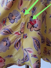 Cargar imagen en el visor de la galería, 1940s - Stunning Yellow Floral Dress - W26 (66cm)
