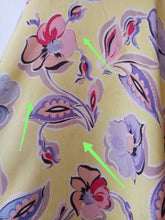 Cargar imagen en el visor de la galería, 1940s - Stunning Yellow Floral Dress - W26 (66cm)
