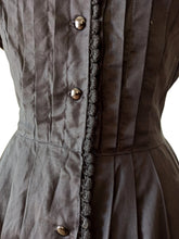 Cargar imagen en el visor de la galería, 1950s 1960s - Superb Solid Black Pleated Dress - W31 (78cm)
