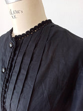 Cargar imagen en el visor de la galería, 1950s 1960s - Superb Solid Black Pleated Dress - W31 (78cm)
