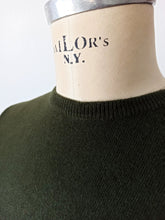 Charger l'image dans la galerie, 1950s - VANOTTI, Italia - Forest Green Cashmere Twin Set - Sz 34

