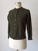 Charger l'image dans la galerie, 1950s - VANOTTI, Italia - Forest Green Cashmere Twin Set - Sz 34

