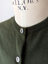 Charger l'image dans la galerie, 1950s - VANOTTI, Italia - Forest Green Cashmere Twin Set - Sz 34
